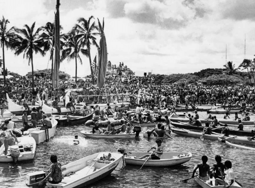 Large crowds welcomed Hōkūleʻa as it returned to Honolulu in July 1976