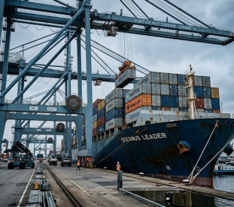 How shipping data predicts corporate earnings