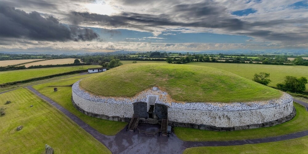 Newgrange (Ireland)