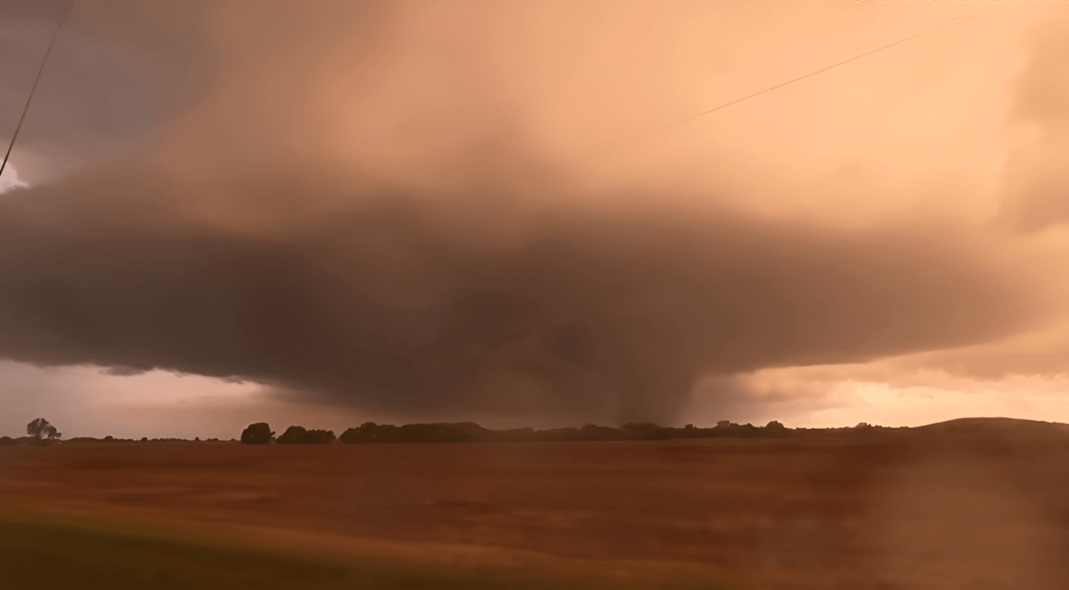 Tornado strikes Enid Oklahoma causing 10 injuries